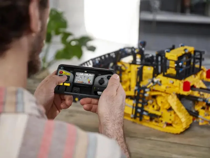 42131 App-Controlled Cat D11 Bulldozer