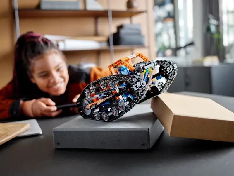 42140 App- Controlled Transformation Vehicle