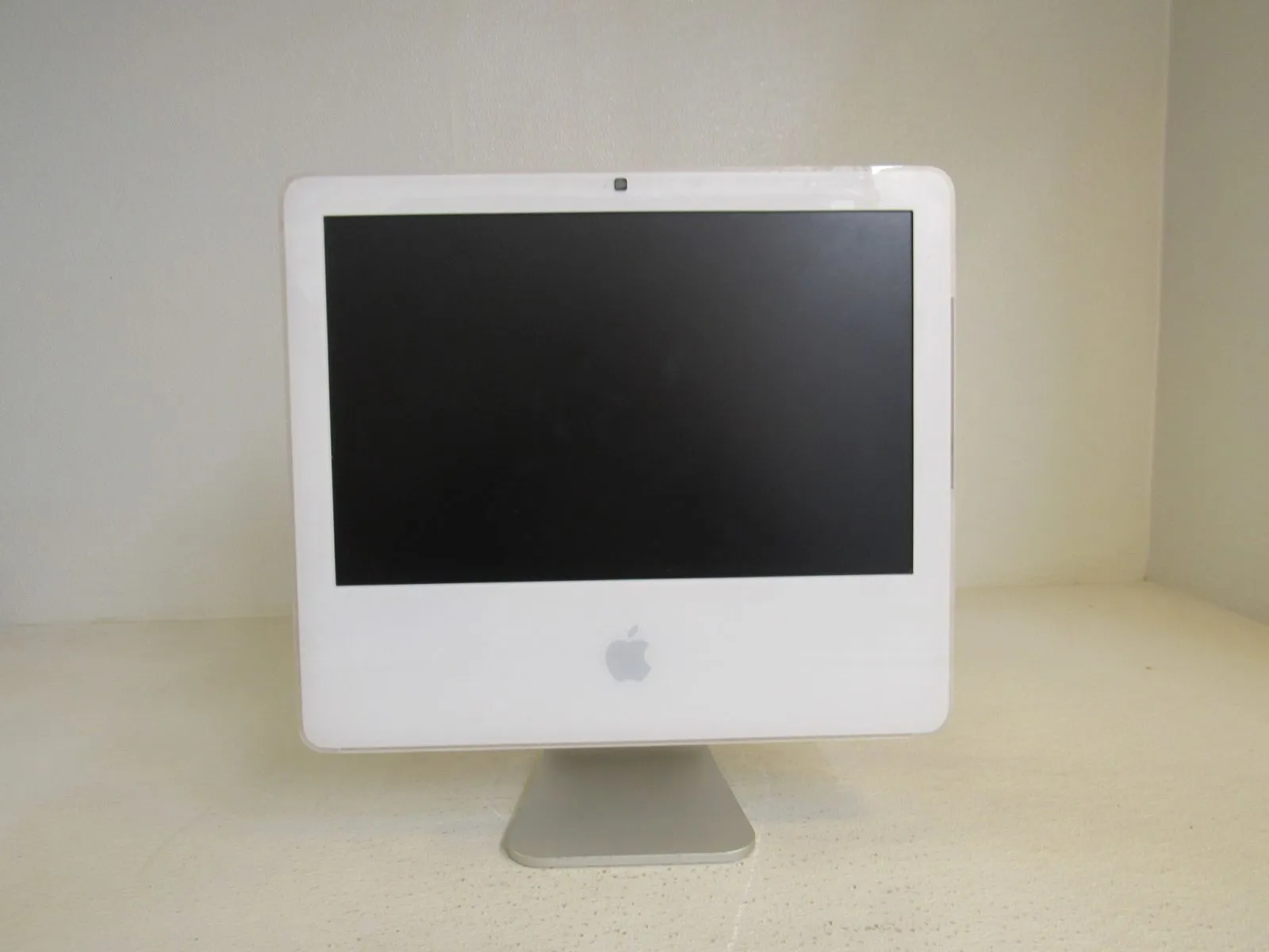 Apple iMac 17 in All In One Computer Bare Unit U White/Gray 1GB RAM A1195 -- Used