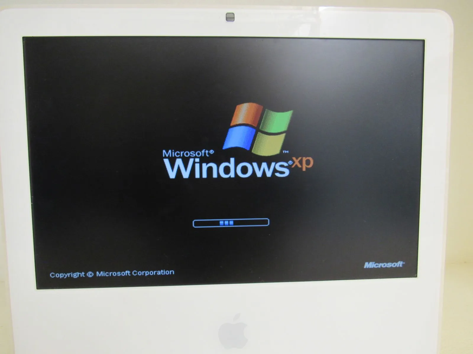 Apple iMac 17 in All In One Computer Bare Unit U White/Gray 1GB RAM A1195 -- Used