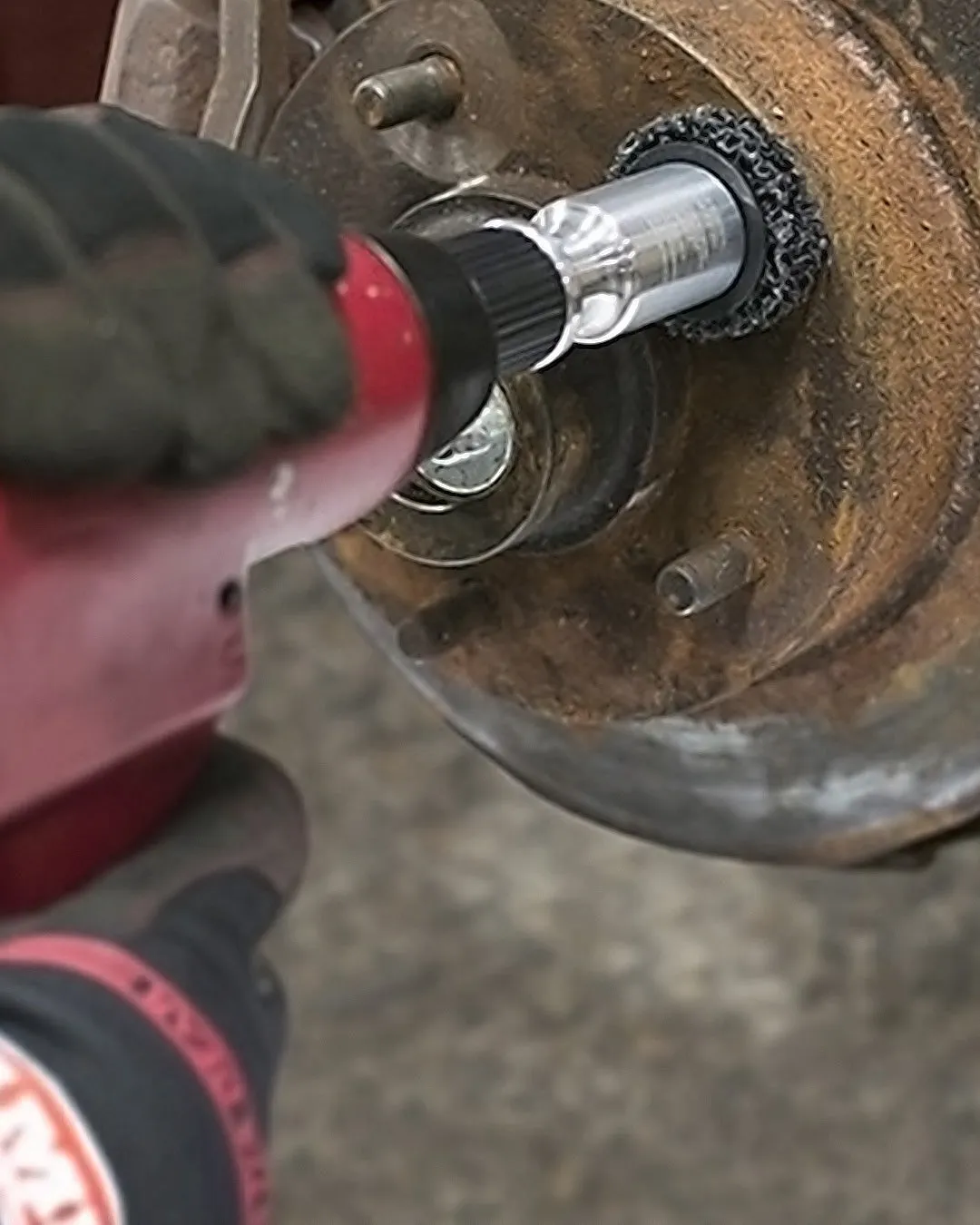 Hub Buddy XL Stud Cleaner