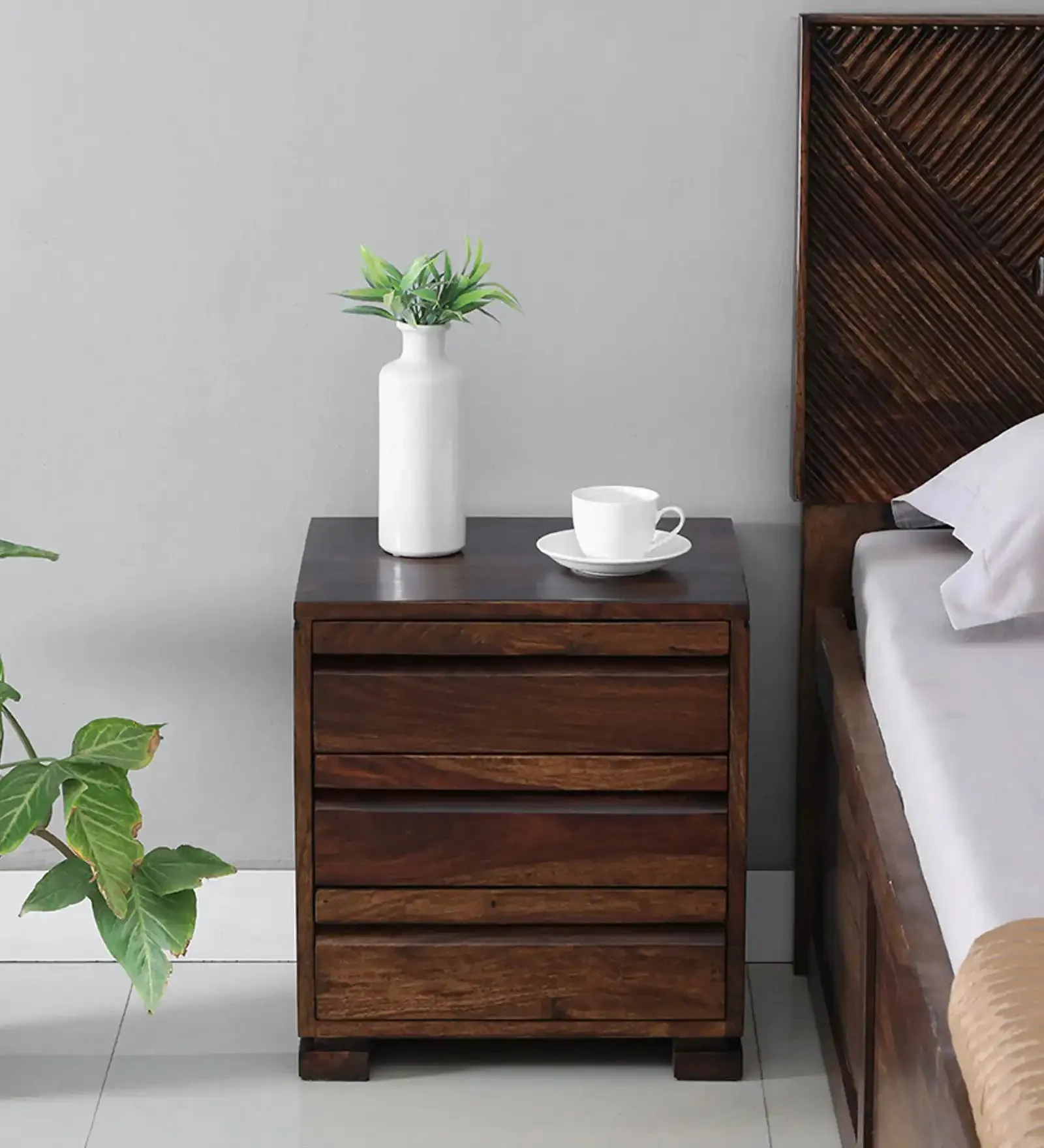 Moscow Traditional Bedside Table with Drawer