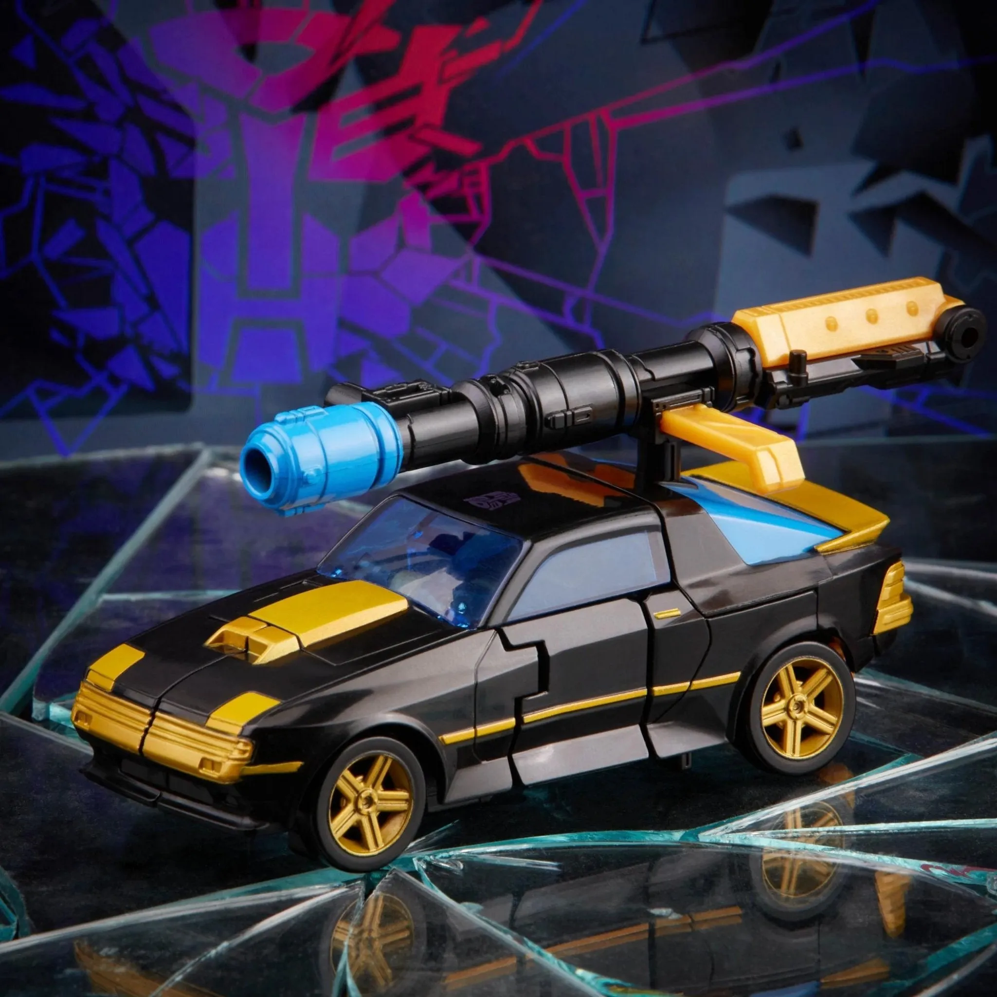 Transformers Generations Shattered Glass Collection Deluxe Class Autobot Goldbug 