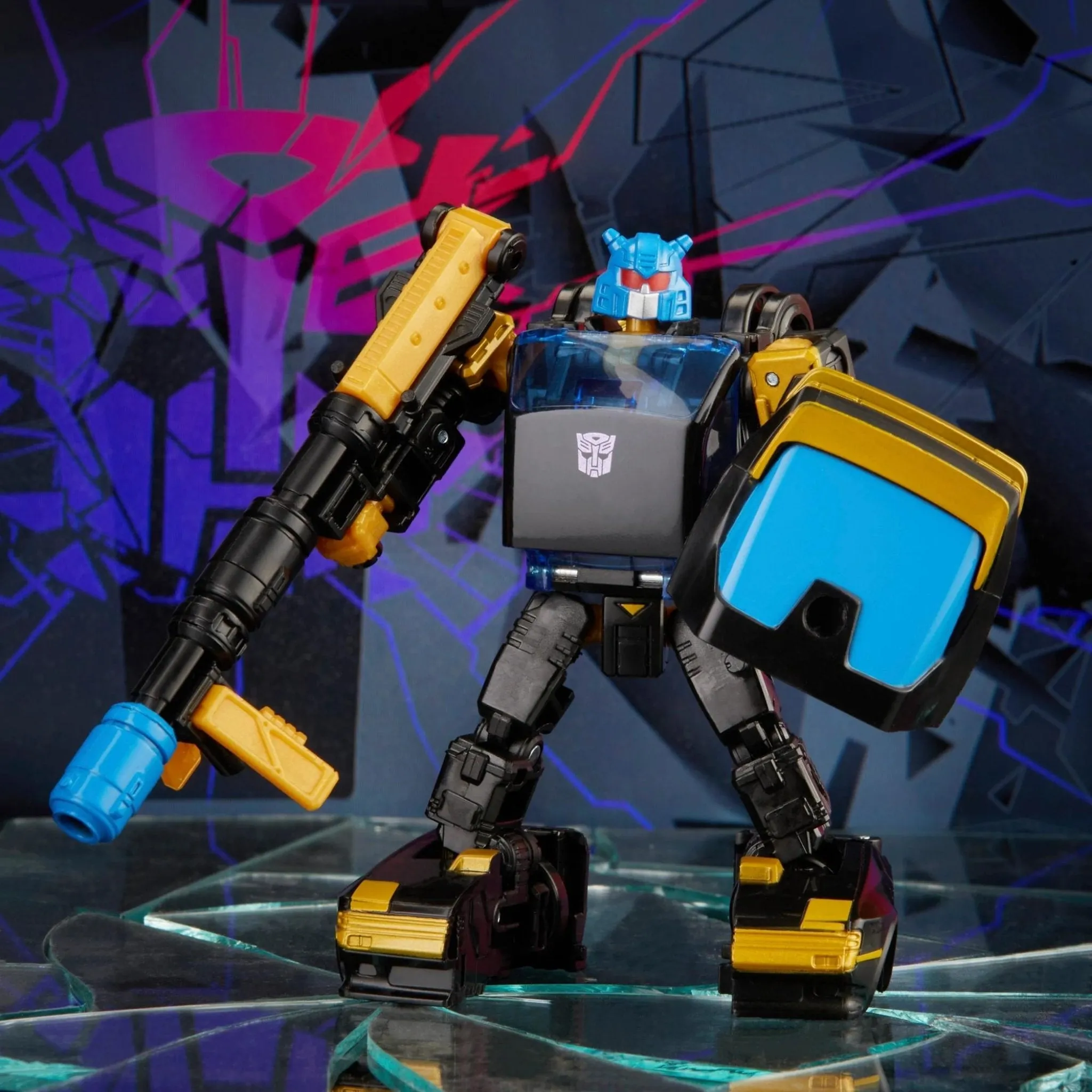 Transformers Generations Shattered Glass Collection Deluxe Class Autobot Goldbug 
