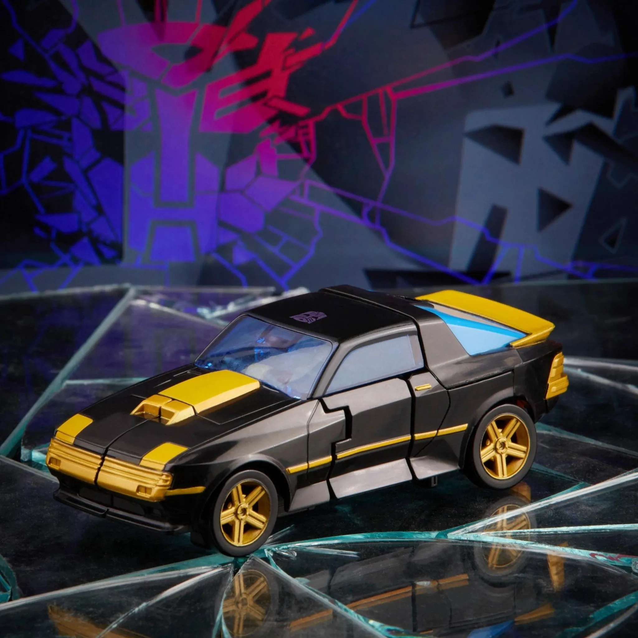 Transformers Generations Shattered Glass Collection Deluxe Class Autobot Goldbug 