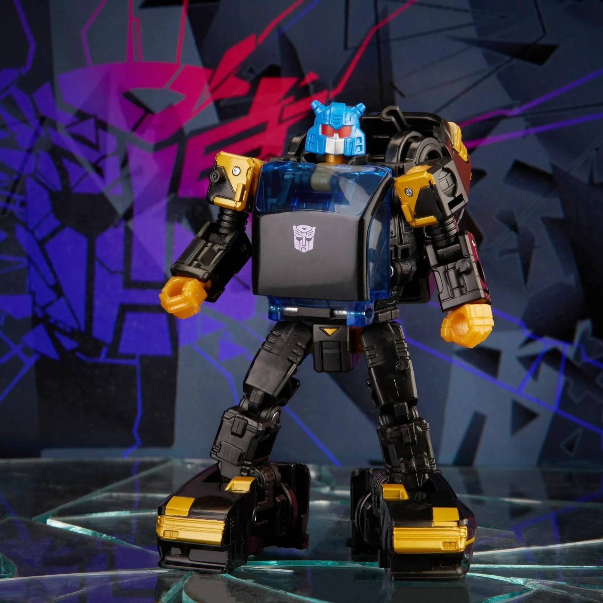Transformers Generations Shattered Glass Collection Deluxe Class Autobot Goldbug 